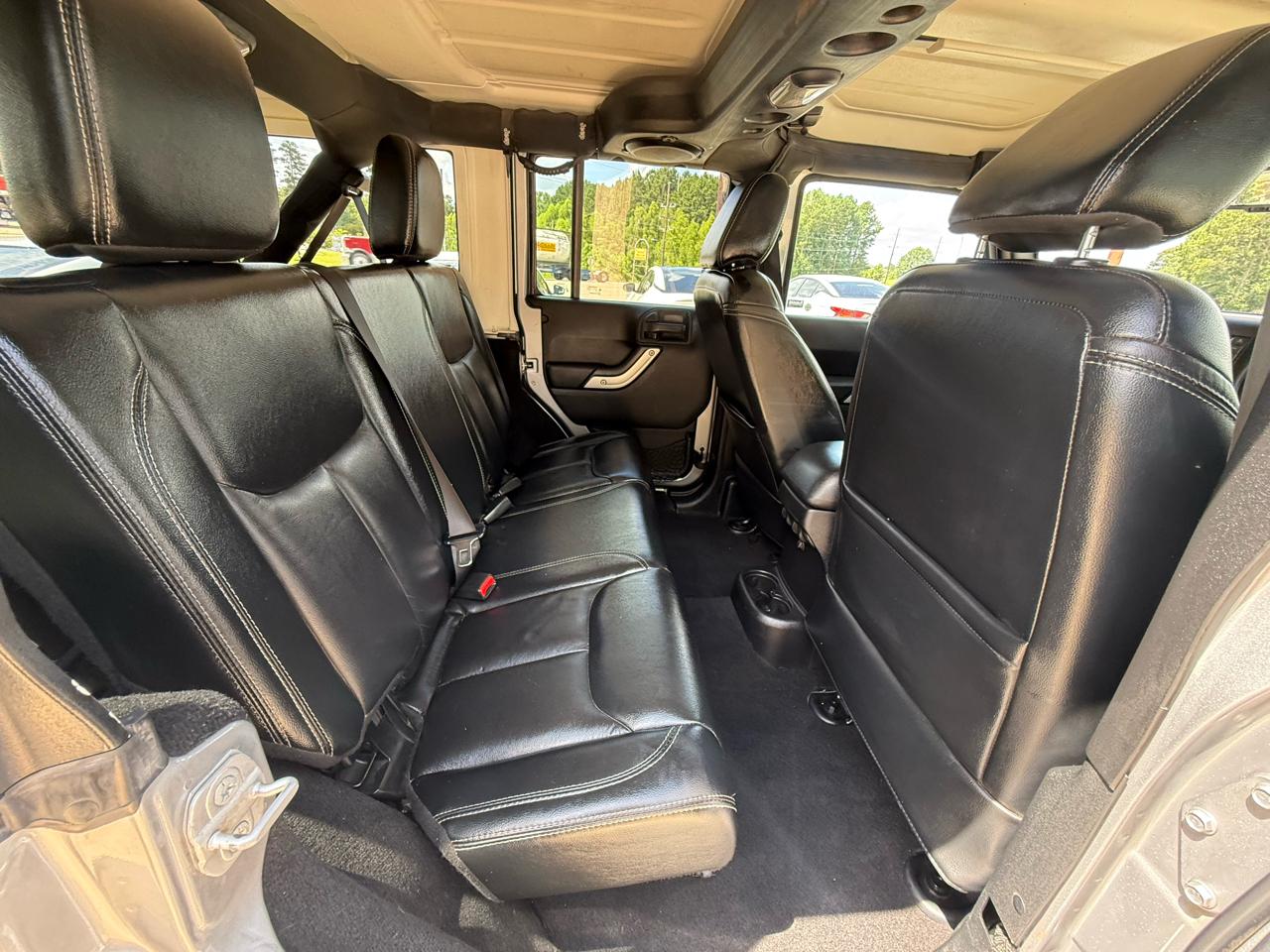 Jeep Wrangler Unlimited 4WD 4dr Sahara 2014