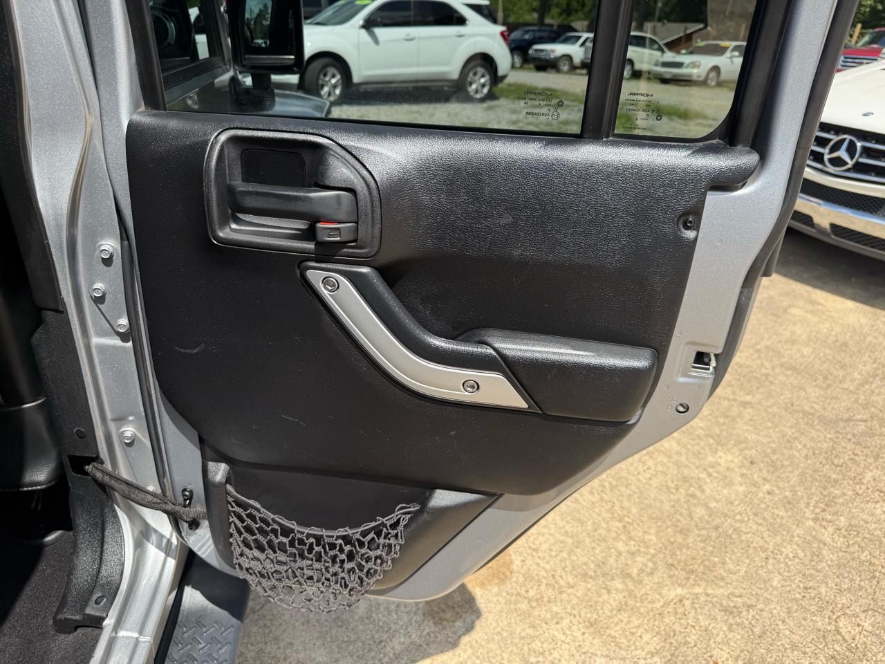 Jeep Wrangler Unlimited 4WD 4dr Sahara 2014