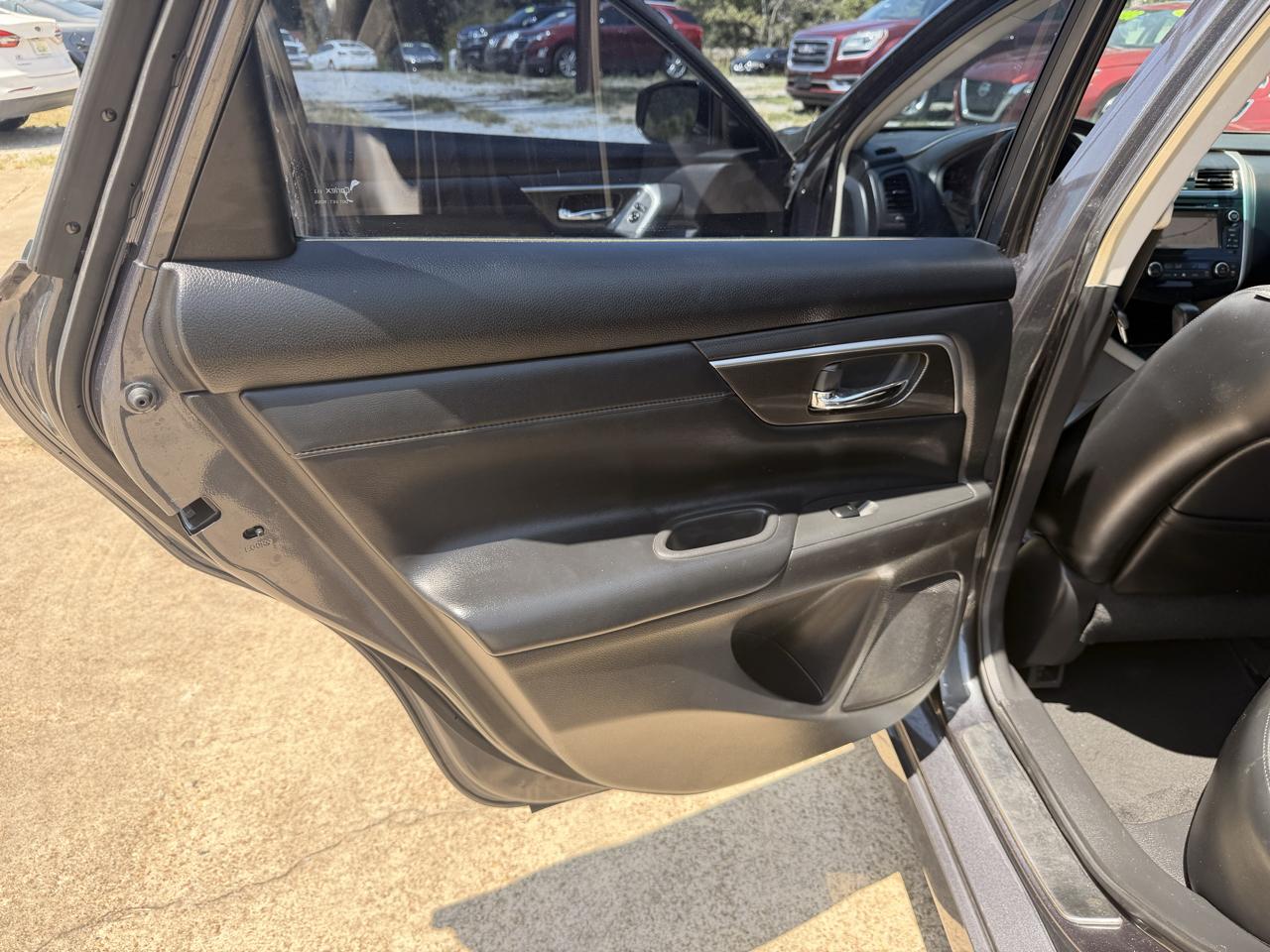 Nissan Altima 4dr Sdn V6 3.5 SL 2013