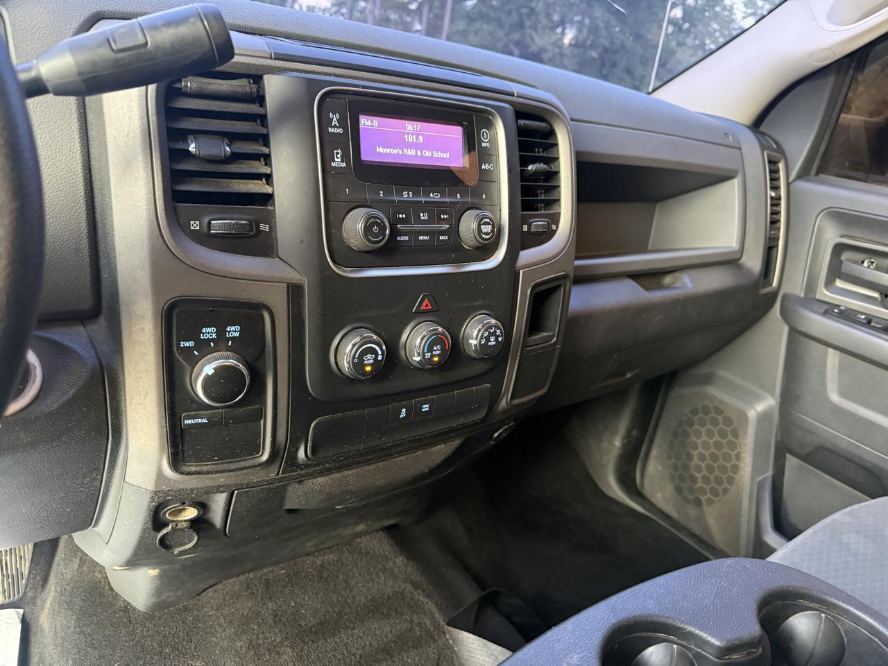 RAM 1500 4WD Crew Cab 140.5" Express 2014