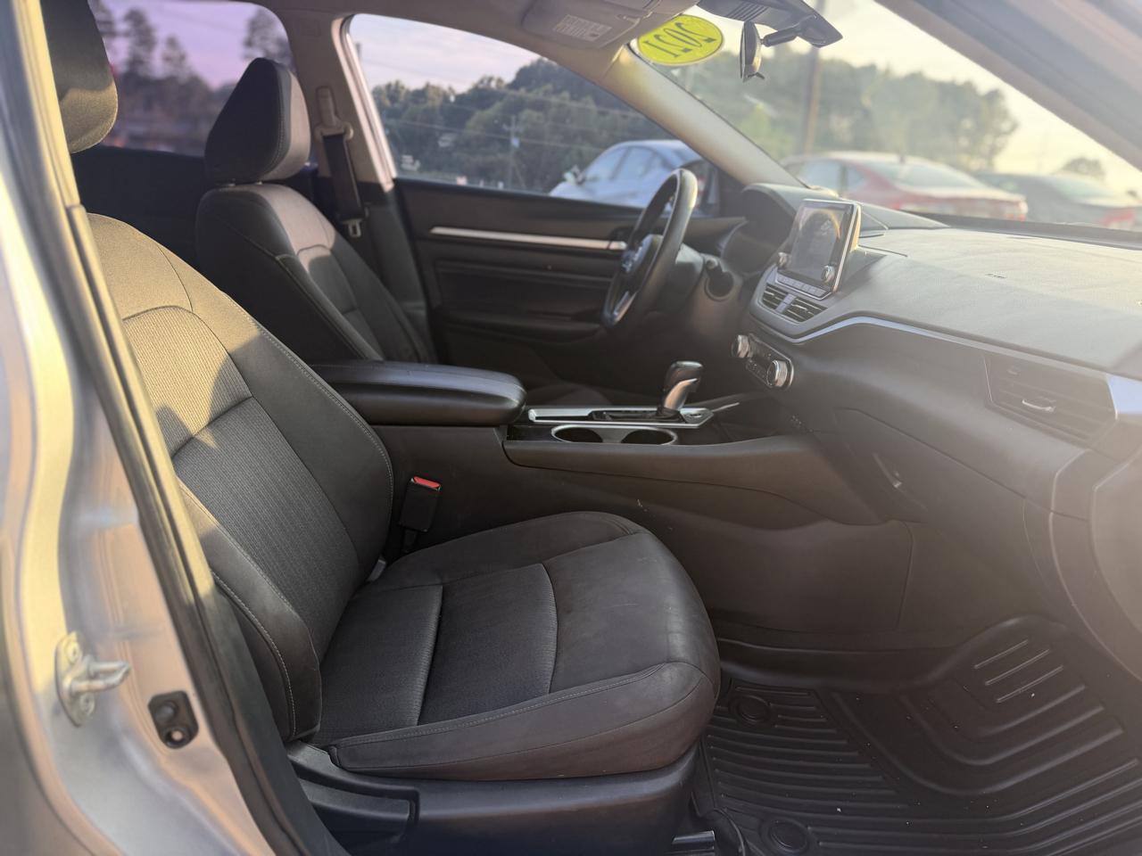 Nissan Altima 2.5 SV Sedan 2021