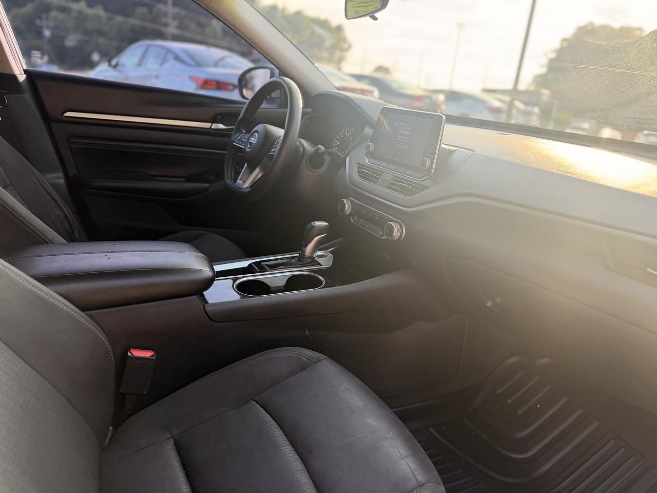 Nissan Altima 2.5 SV Sedan 2021