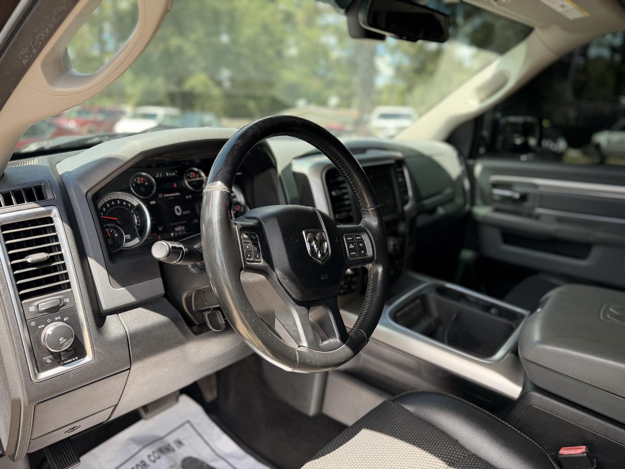 RAM 1500 Lone Star Silver 4x4 Crew Cab 5'7" Box 2017