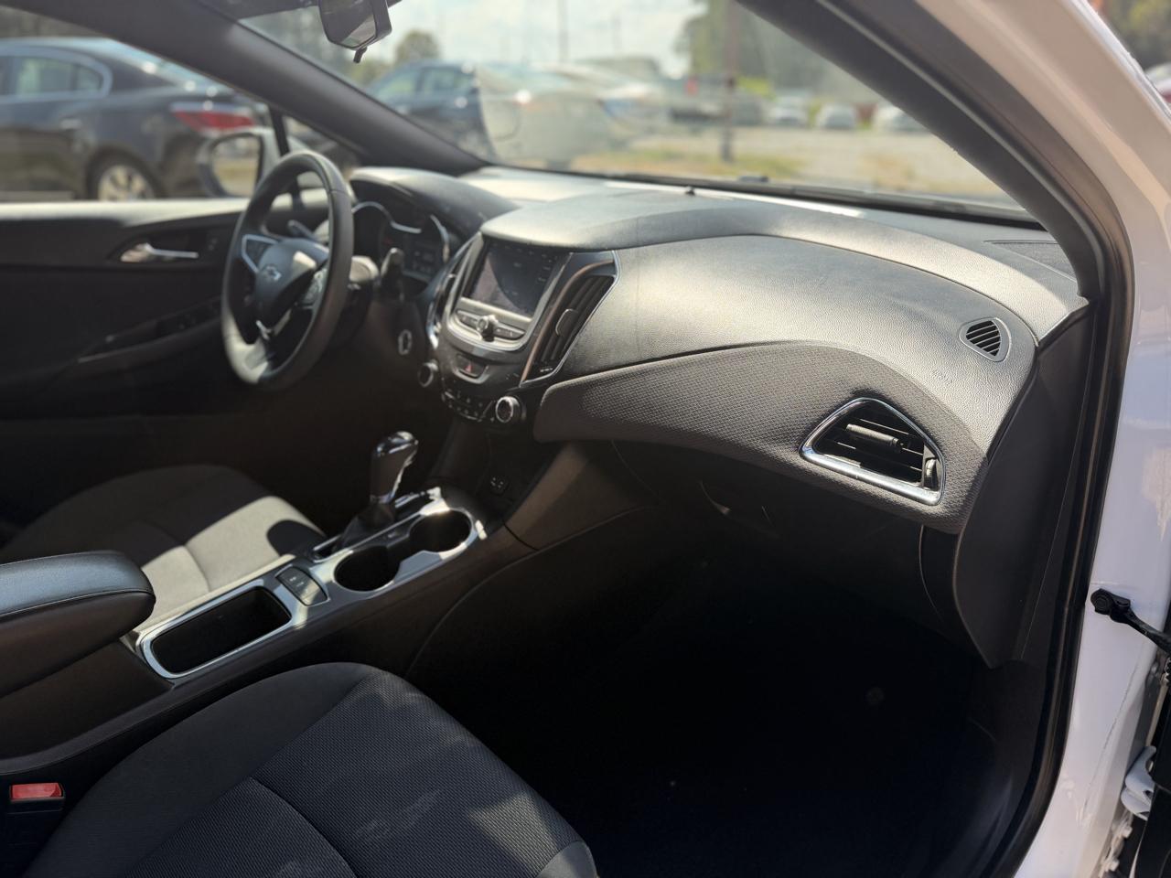 Chevrolet Cruze 4dr Sdn LT 2019