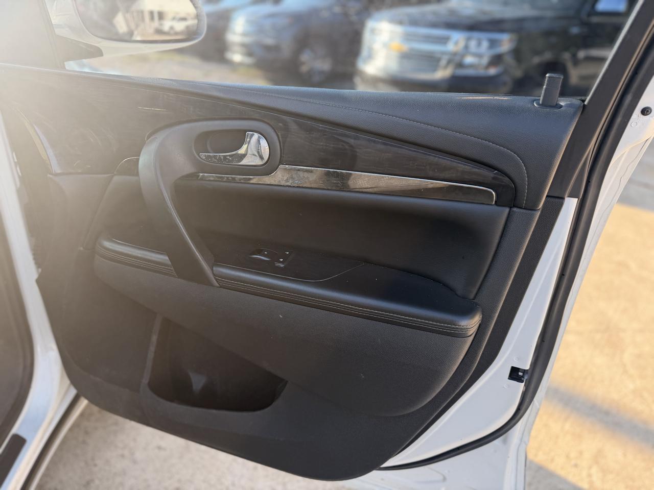 Buick Enclave FWD 4dr Leather 2015