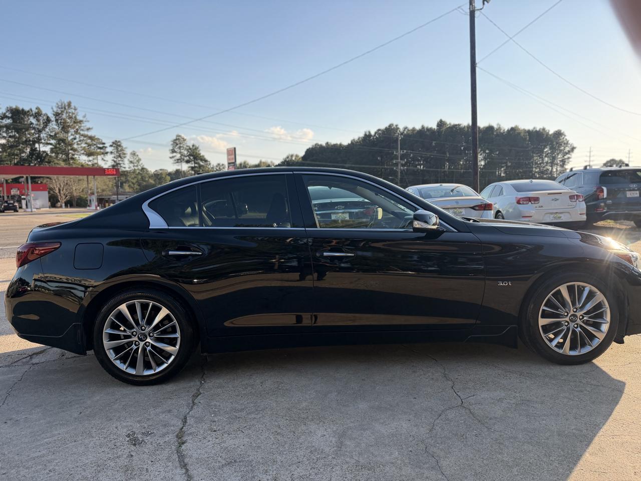 Infiniti Q50 3.0t LUXE RWD 2018