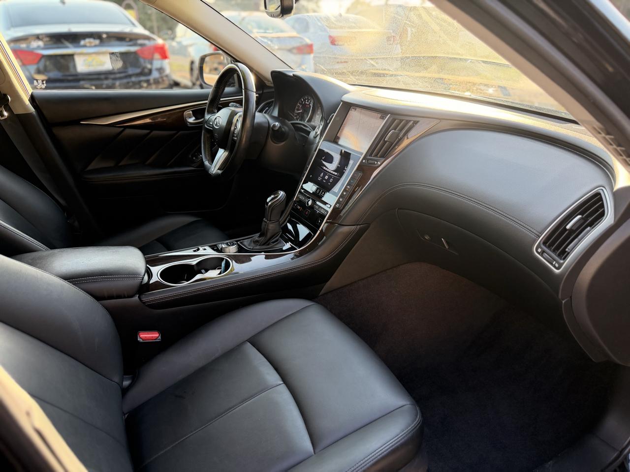 Infiniti Q50 3.0t LUXE RWD 2018