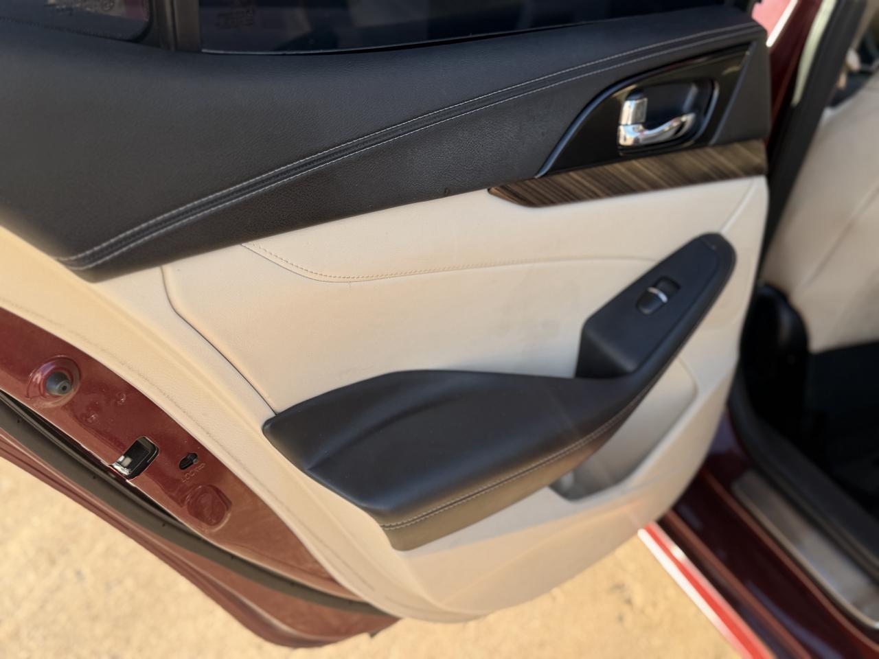 Nissan Maxima 4dr Sdn 3.5 Platinum 2016