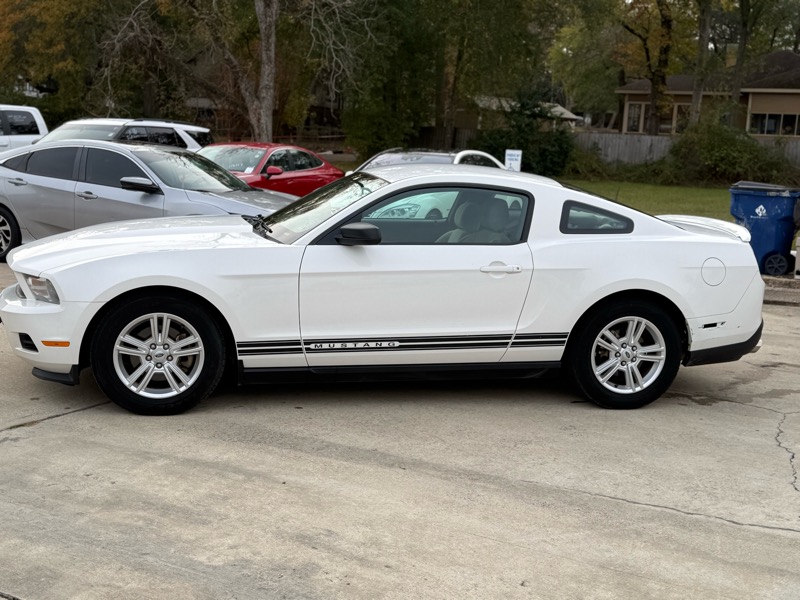 Ford Mustang V6 Coupe 2012
