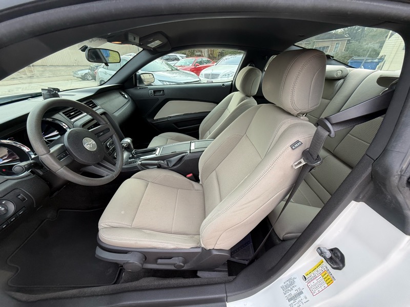 Ford Mustang V6 Coupe 2012