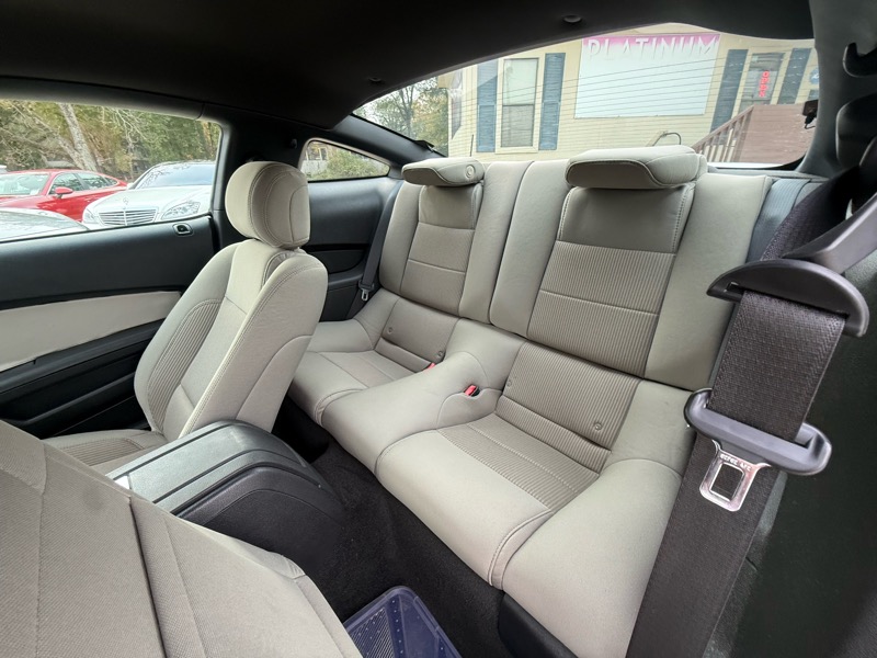 Ford Mustang V6 Coupe 2012