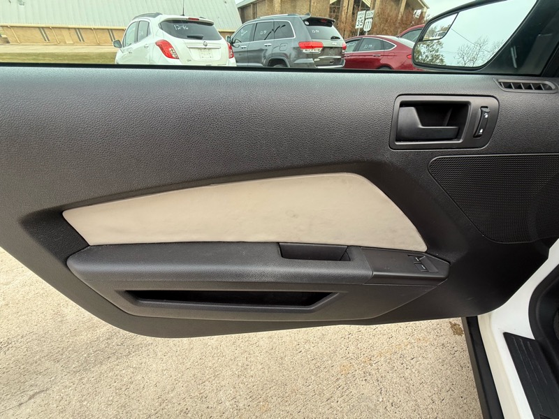 Ford Mustang V6 Coupe 2012