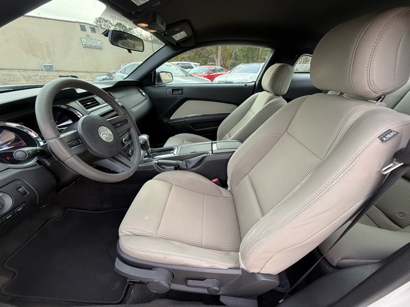 Ford Mustang V6 Coupe 2012