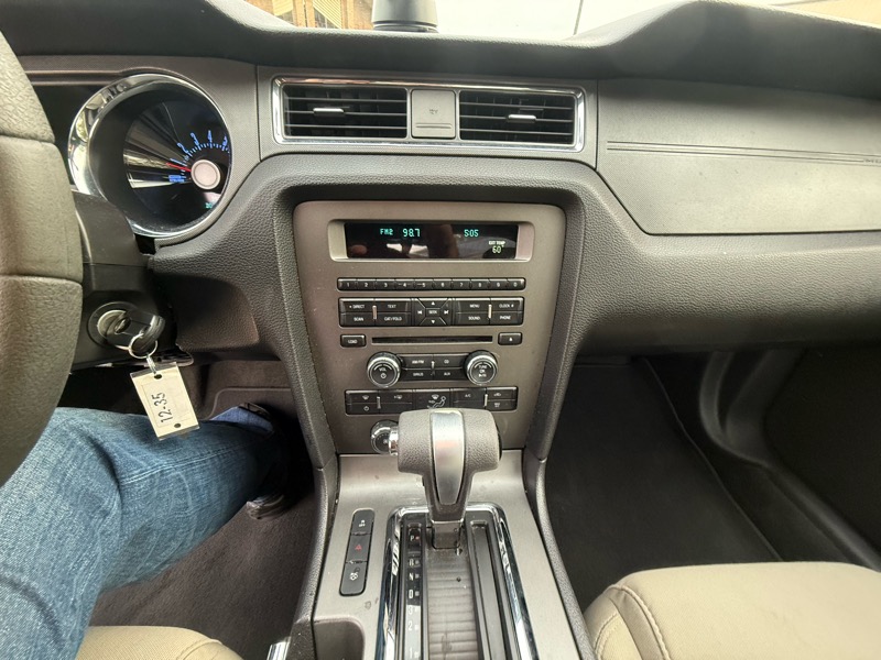 Ford Mustang V6 Coupe 2012