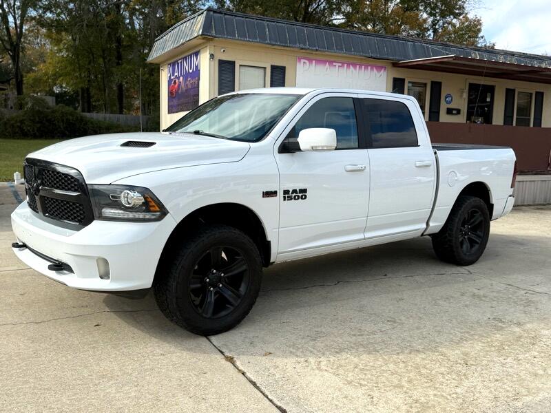 RAM 1500 4WD Crew Cab 140.5" Night 2017