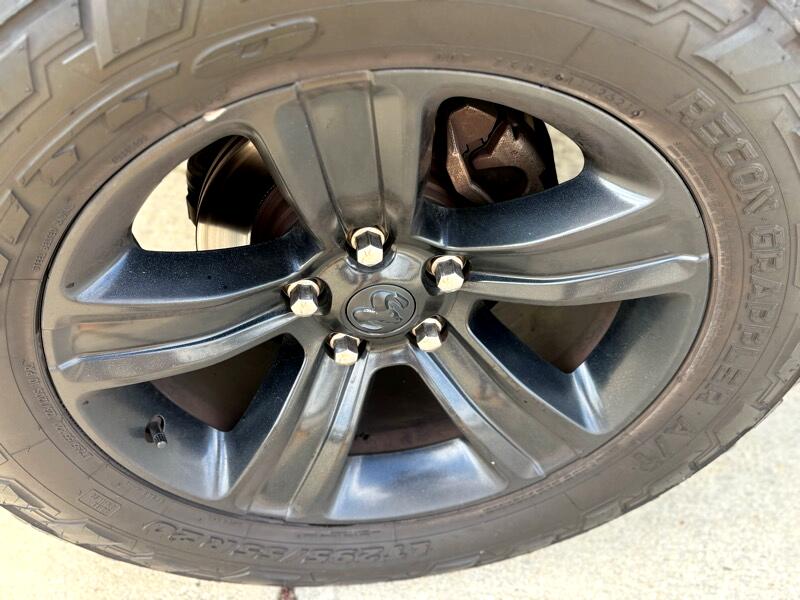 RAM 1500 4WD Crew Cab 140.5" Night 2017