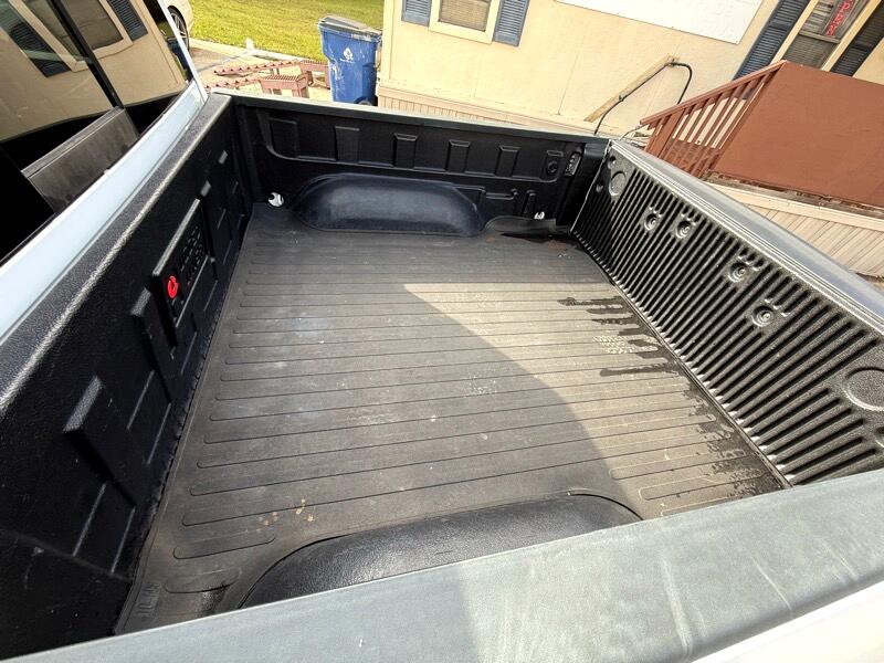 RAM 1500 4WD Crew Cab 140.5" Night 2017