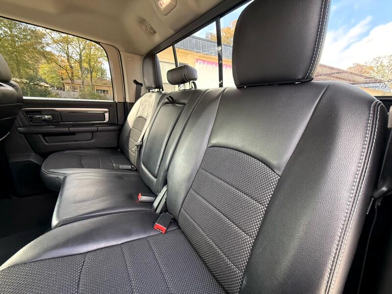 RAM 1500 4WD Crew Cab 140.5" Night 2017