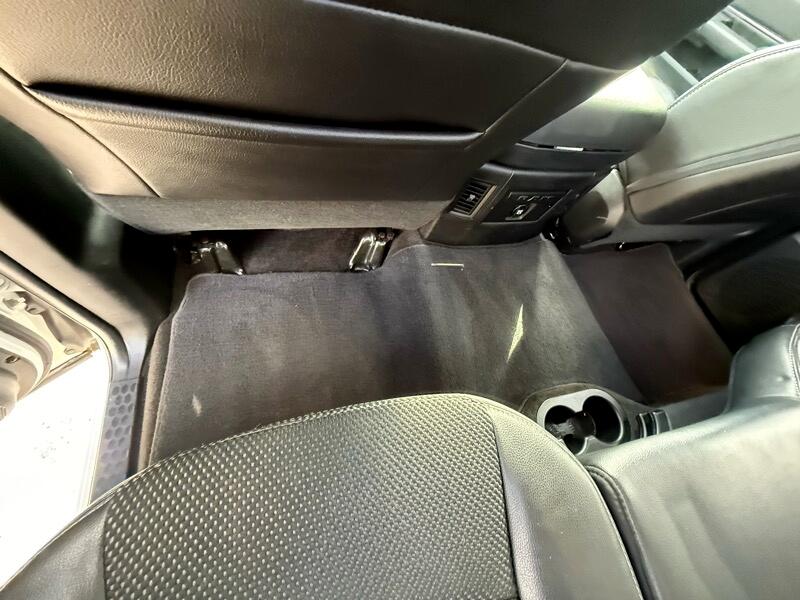 RAM 1500 4WD Crew Cab 140.5" Night 2017