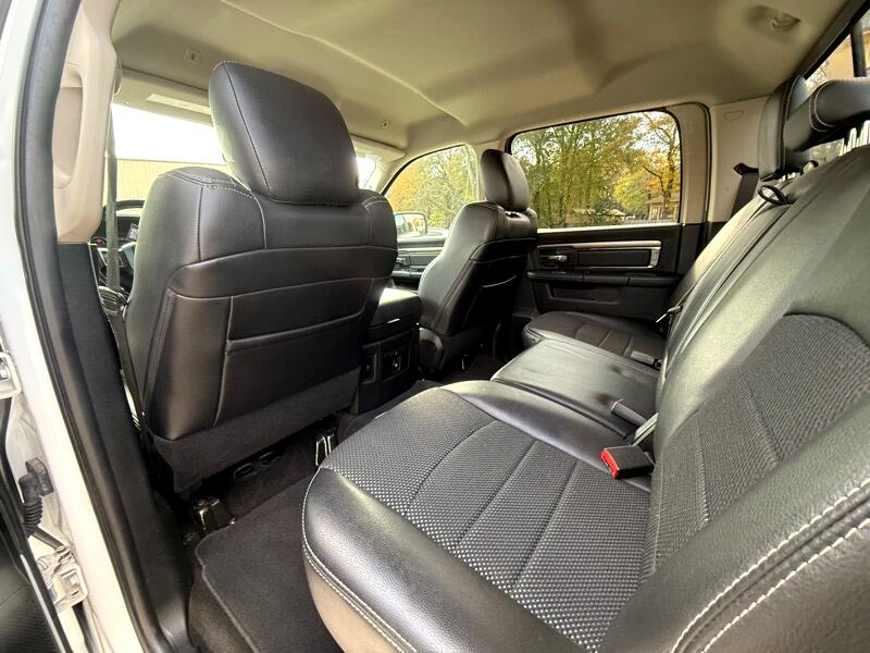 RAM 1500 4WD Crew Cab 140.5" Night 2017