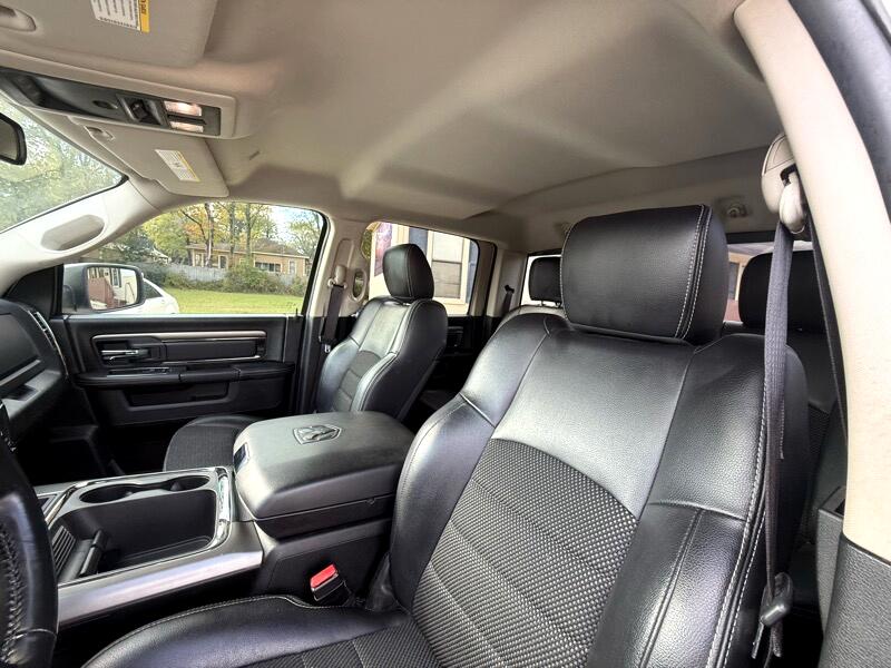 RAM 1500 4WD Crew Cab 140.5" Night 2017