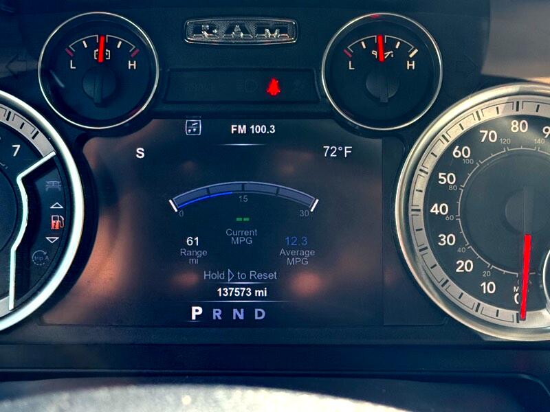 RAM 1500 4WD Crew Cab 140.5" Night 2017