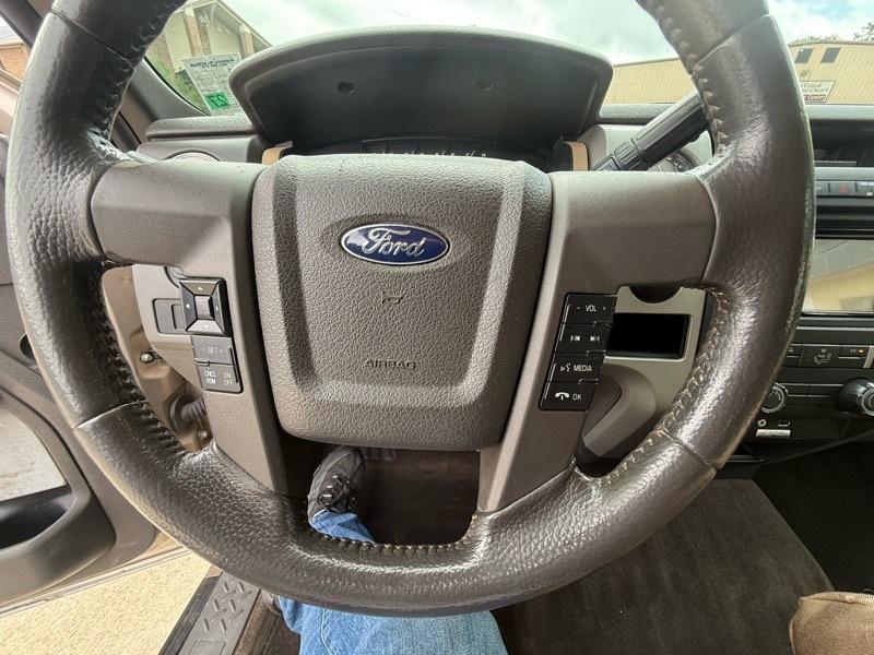 Ford F-150 2WD SuperCrew 145" XLT 2012