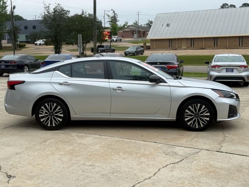 Nissan Altima 2.5 SV 2024