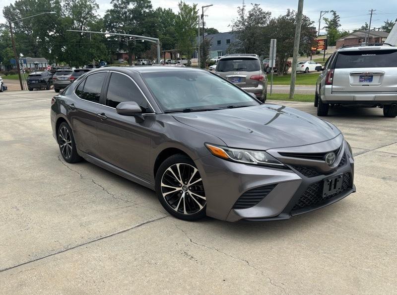 Toyota Camry SE 2020