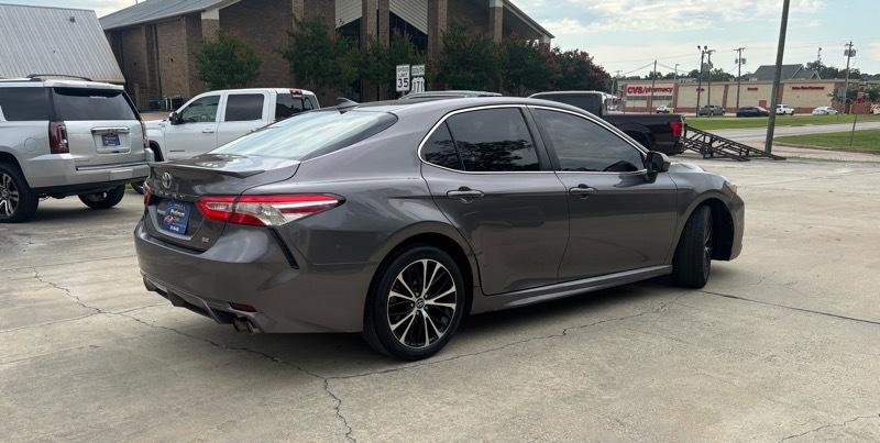 Toyota Camry SE 2020