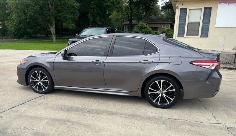 Toyota Camry SE 2020