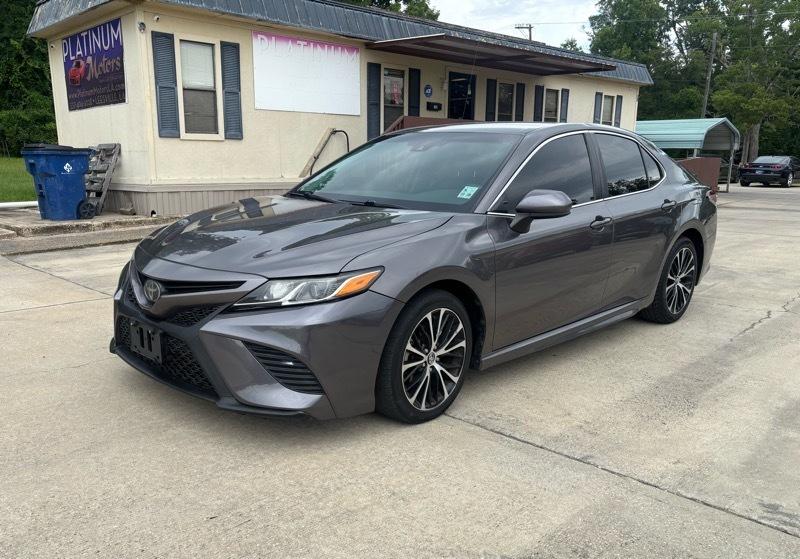 Toyota Camry SE 2020