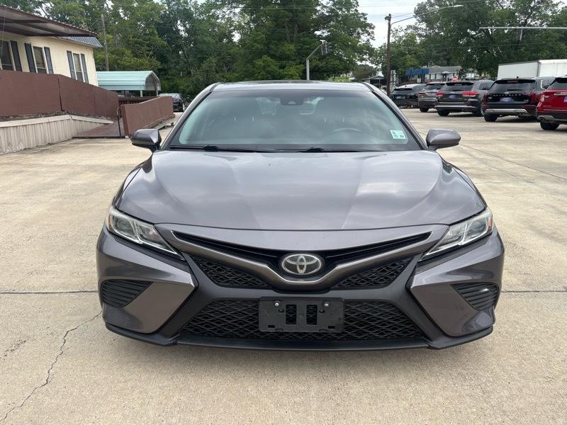 Toyota Camry SE 2020
