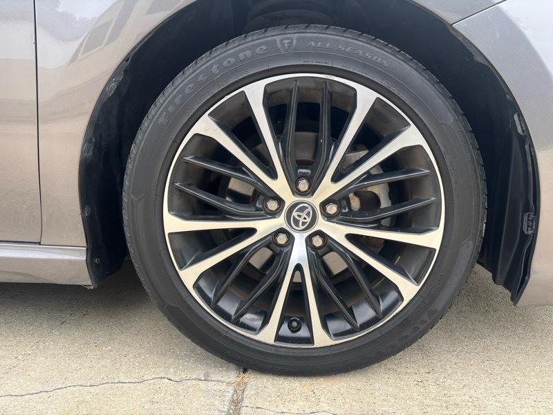 Toyota Camry SE 2020