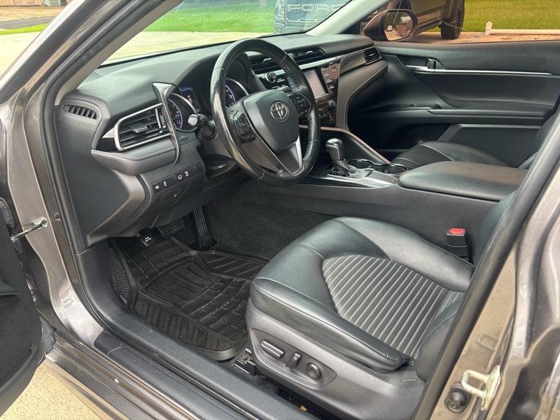 Toyota Camry SE 2020