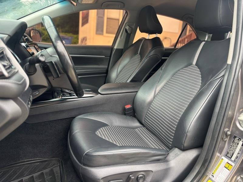 Toyota Camry SE 2020