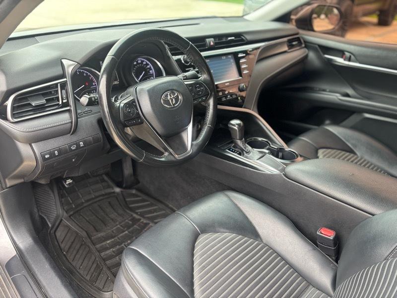 Toyota Camry SE 2020