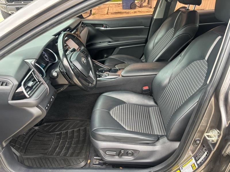 Toyota Camry SE 2020