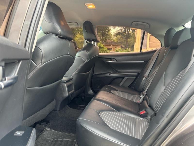 Toyota Camry SE 2020
