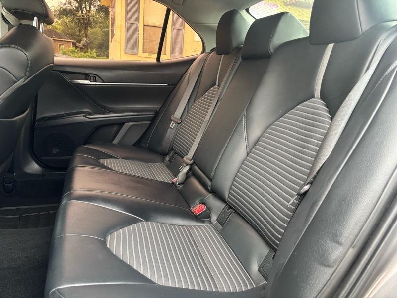 Toyota Camry SE 2020