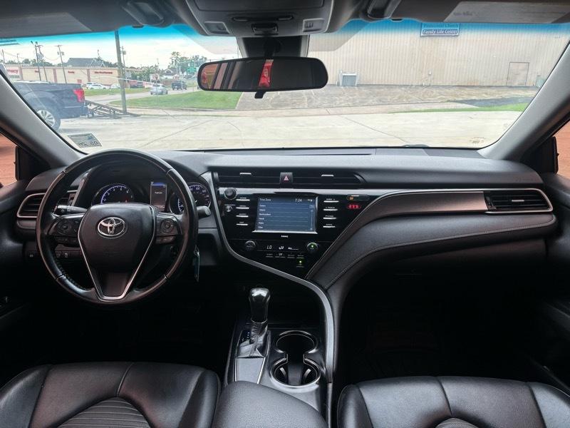Toyota Camry SE 2020