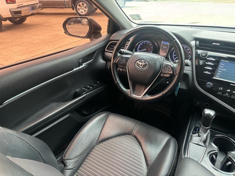 Toyota Camry SE 2020