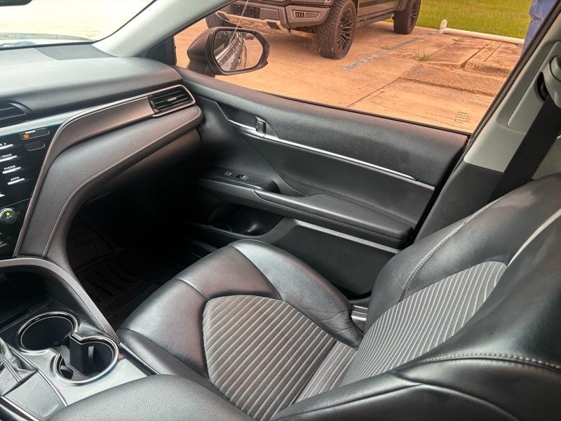 Toyota Camry SE 2020