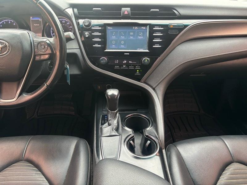 Toyota Camry SE 2020