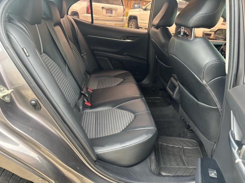 Toyota Camry SE 2020