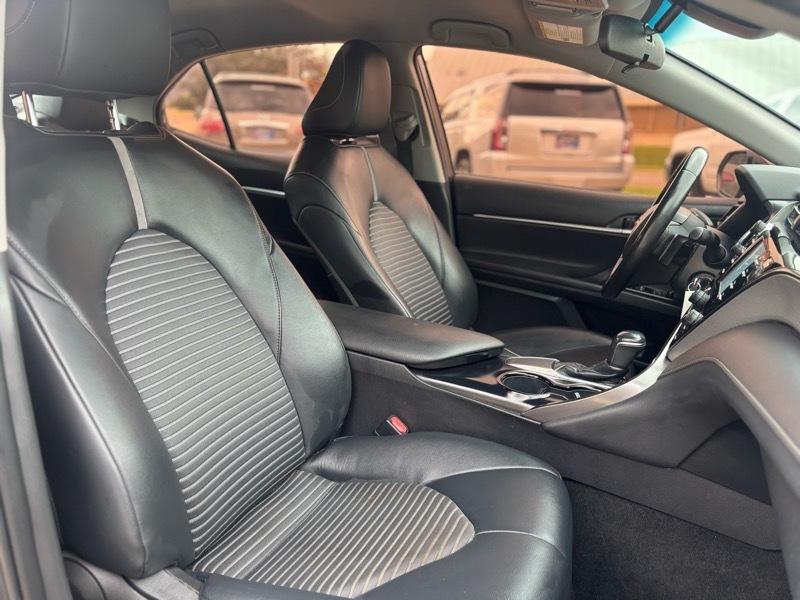 Toyota Camry SE 2020