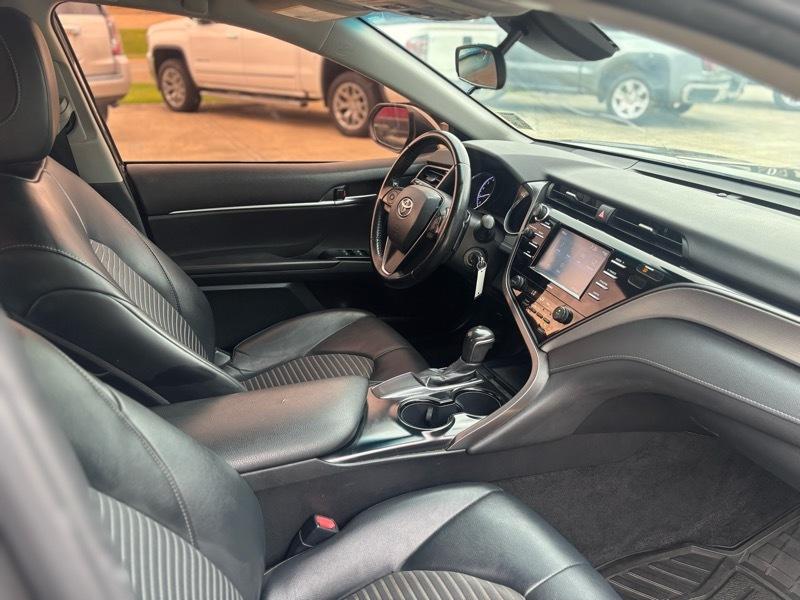 Toyota Camry SE 2020