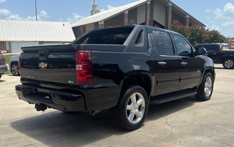 Chevrolet Avalanche LT 2WD 2010