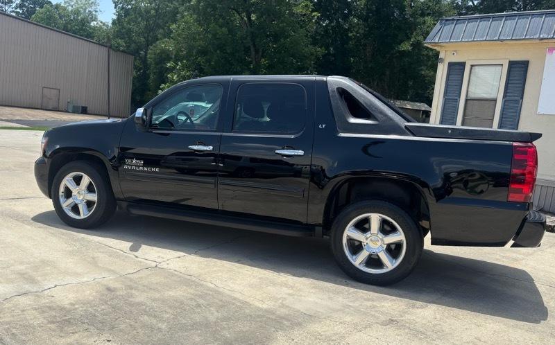Chevrolet Avalanche LT 2WD 2010
