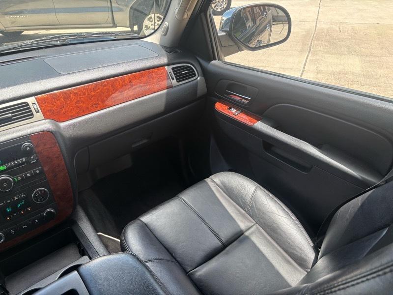 Chevrolet Avalanche LT 2WD 2010